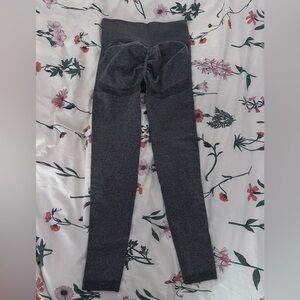 NWOT Heather Grey Scrunch Leggings